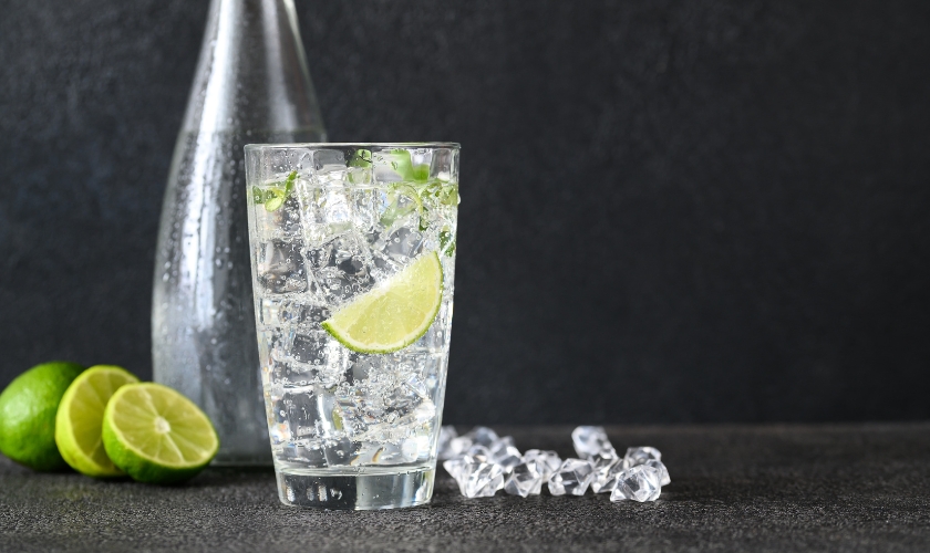 how sparkling water affects your teeth