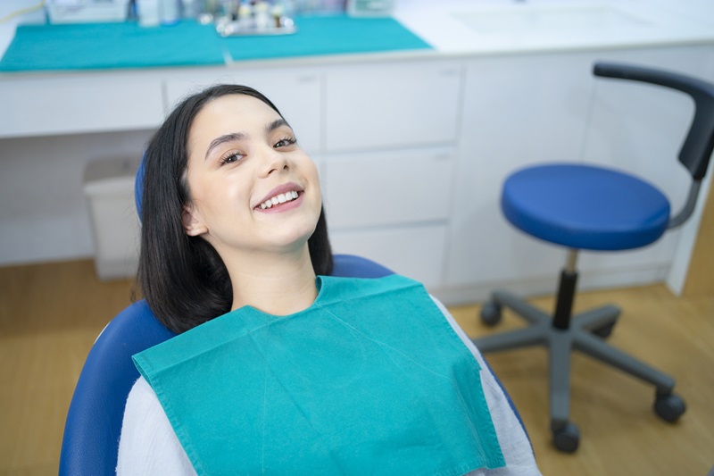 Bonding vs. Veneers: Which Option Fits Your Smile Goals?